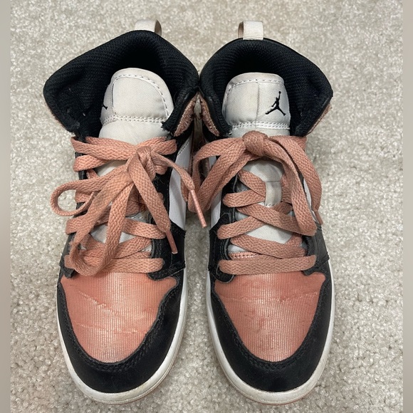 Nike Air Jordan 1 Mid Sneaker Girls size 1 peach/coral - Picture 2 of 8